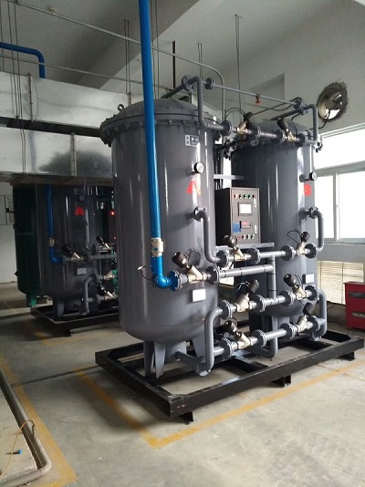 某化(hua)工企業兩(liang)台300立方，純(chun)度99.9%制氮機(ji)現場