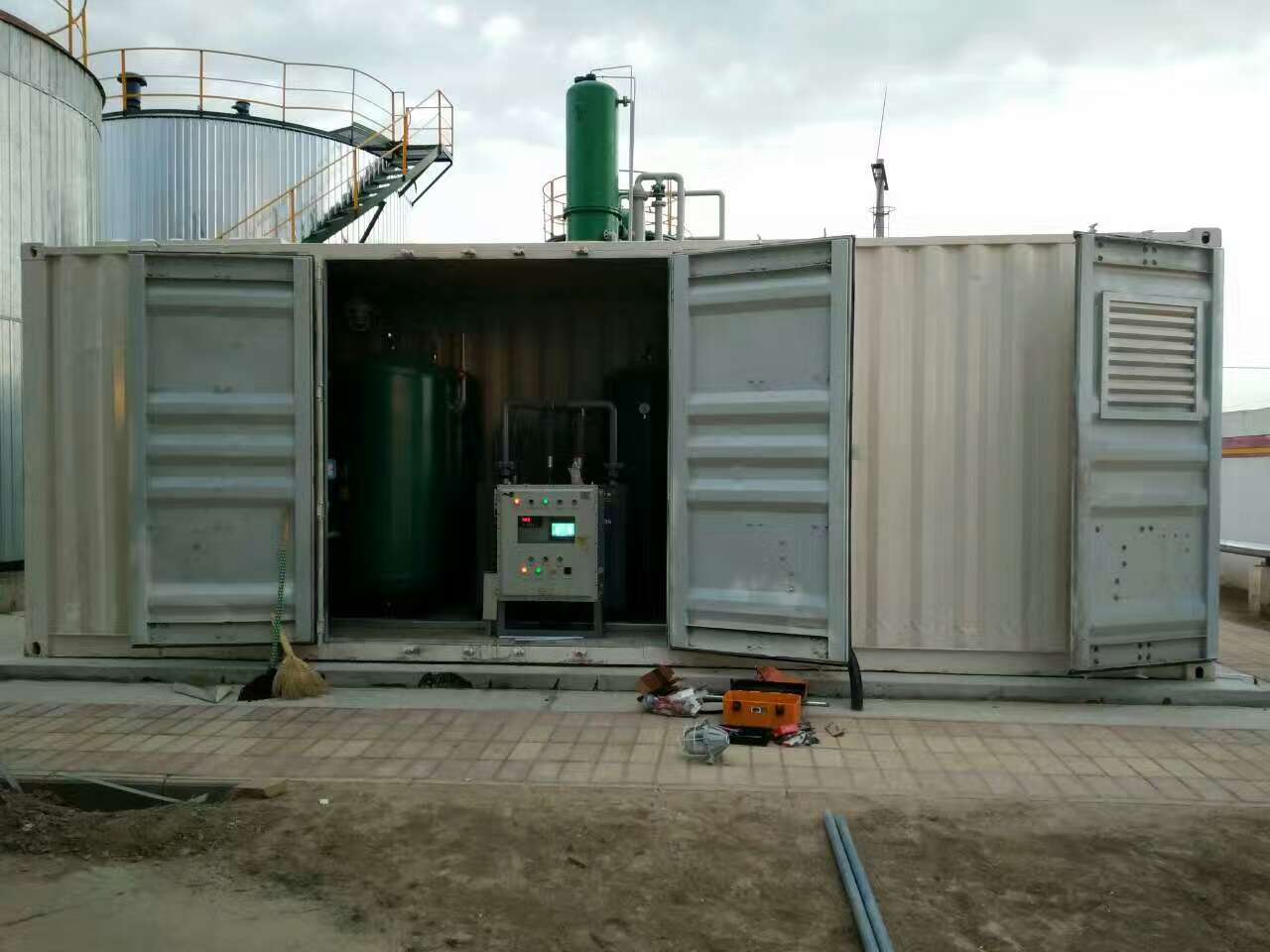 安康油田(tian)專用防爆(bao)制氮機