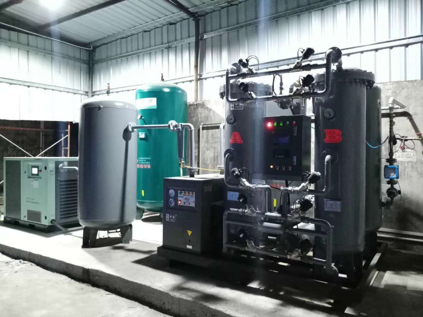 SMT用戶(hu)150立方，純度(du)99.99%制氮機使(shi)用現場